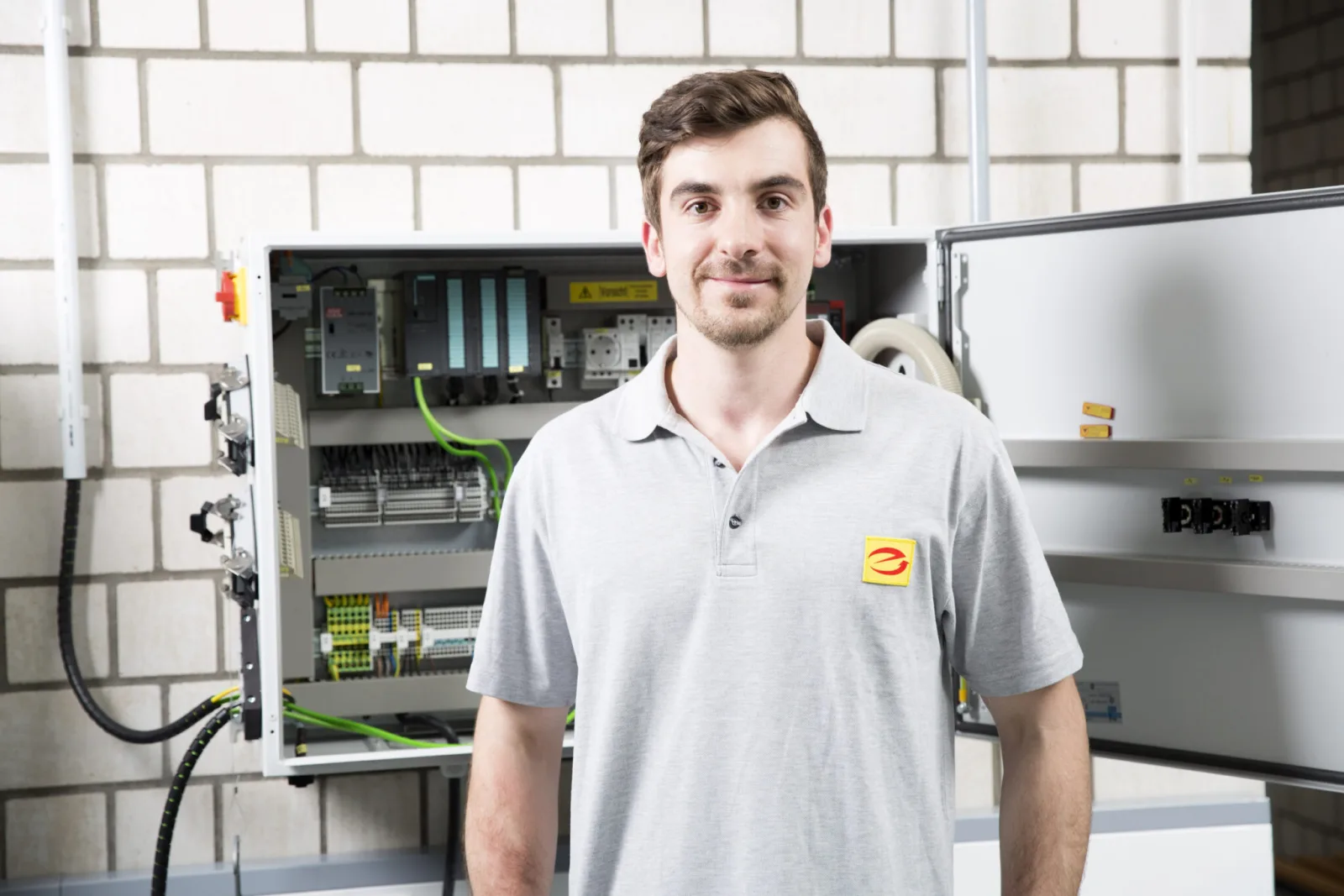 Projektleiter von Kleber Elektrotechnik bei der Baustellenkoordination